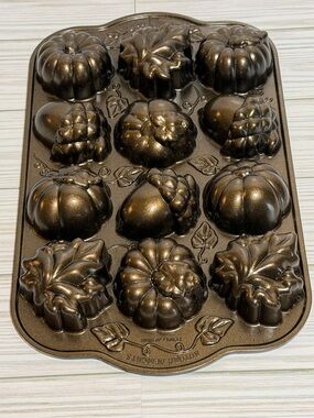 Nordic Ware Autumn Delights Pan Pumpkin Leaf Acorn Cake Mold USA Nonstick